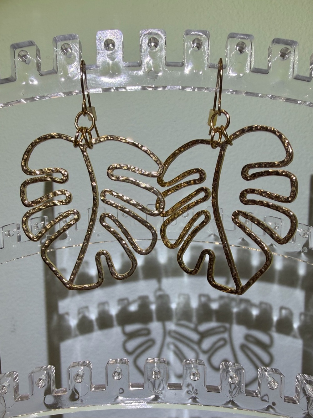 NWOT Goldtone Monstera Leaf Dangle Chandelier Pierced Earrings